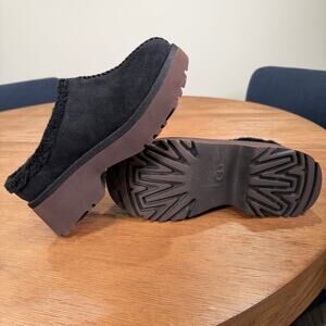 UGG New Heights Cozy Clog in Black/Brown Platform, Size 8